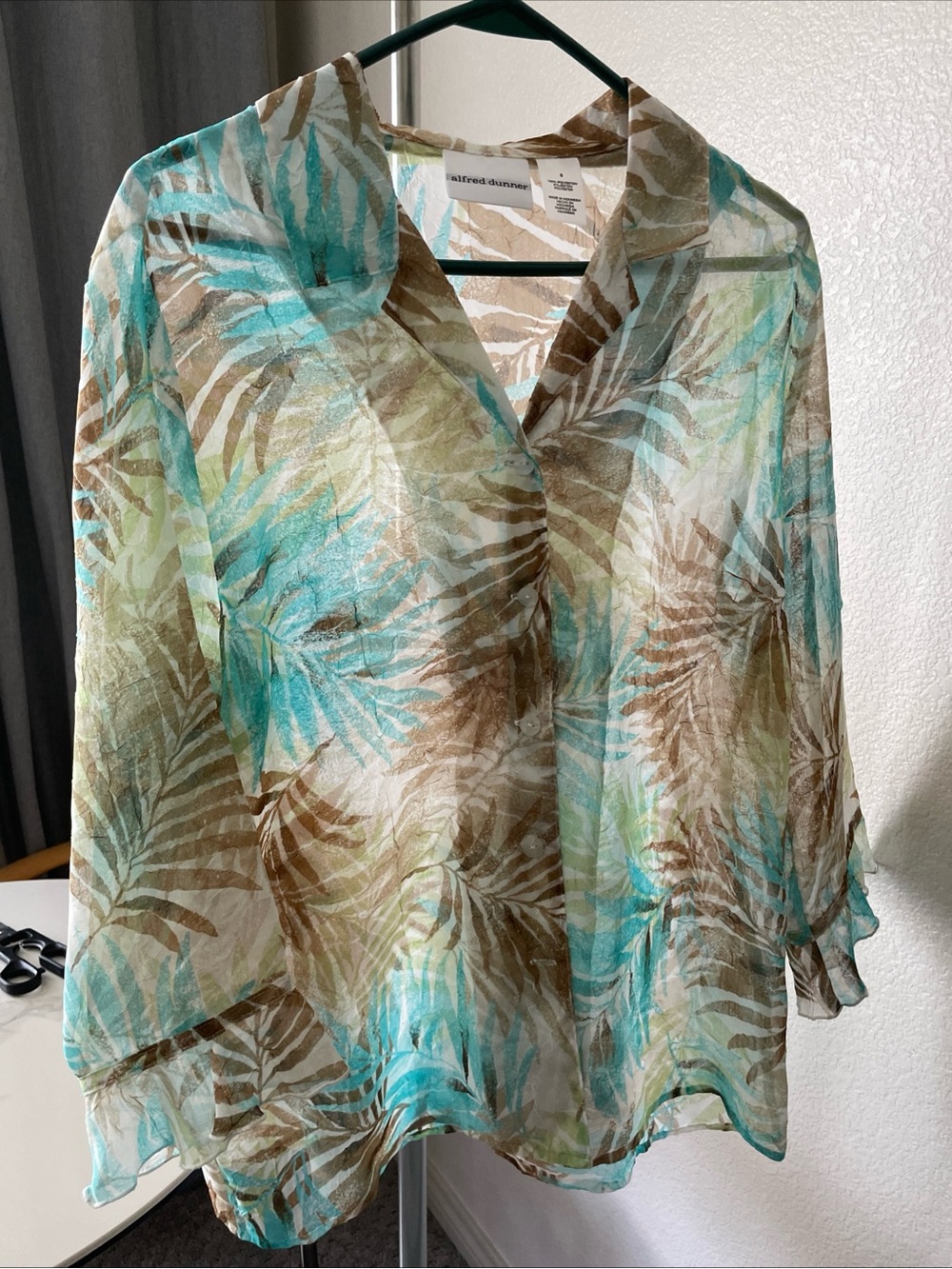 Alfred Dunner Size 8 Lightweight Sheer Palm Leaf Blouse Beach Resort Top